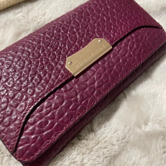 Used Once Burberry Leather Wallet - Picture 2 of 9